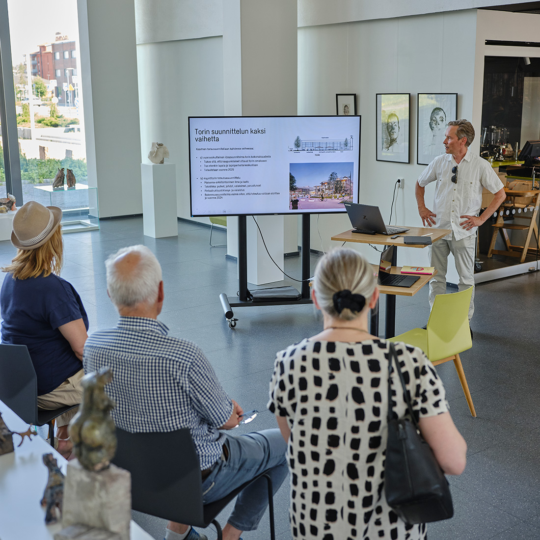 Participants comparing AI scenarios at the Kaarina workshop