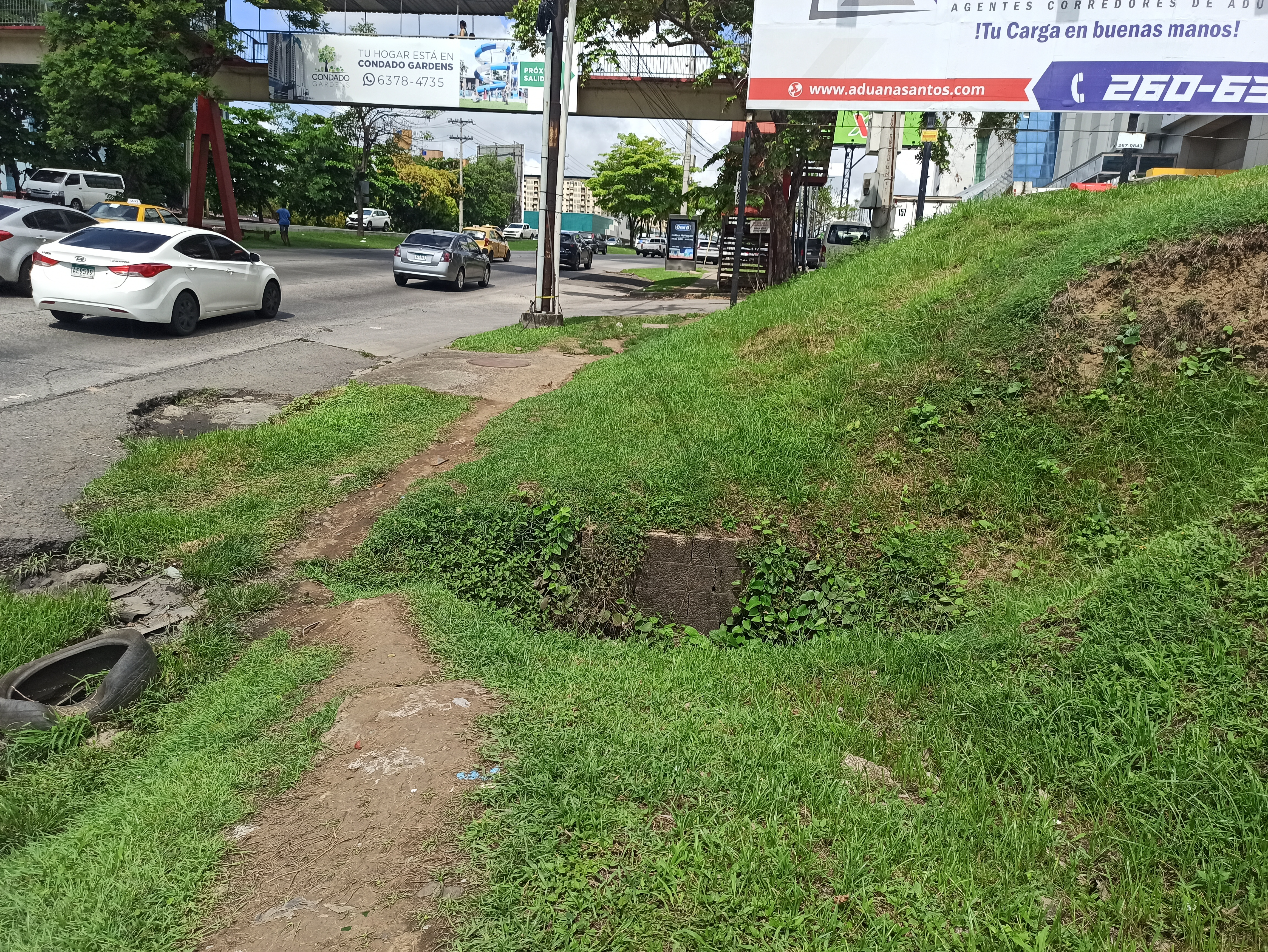 Roadside site in Betania before the intervention